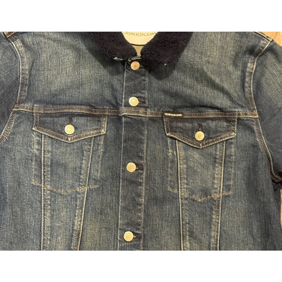 Calvin Klein Men’s 90s Sherpa Denim Trucker Jeans Jacket Dark Wash Navy Sz L​​​​ - Picture 9 of 10